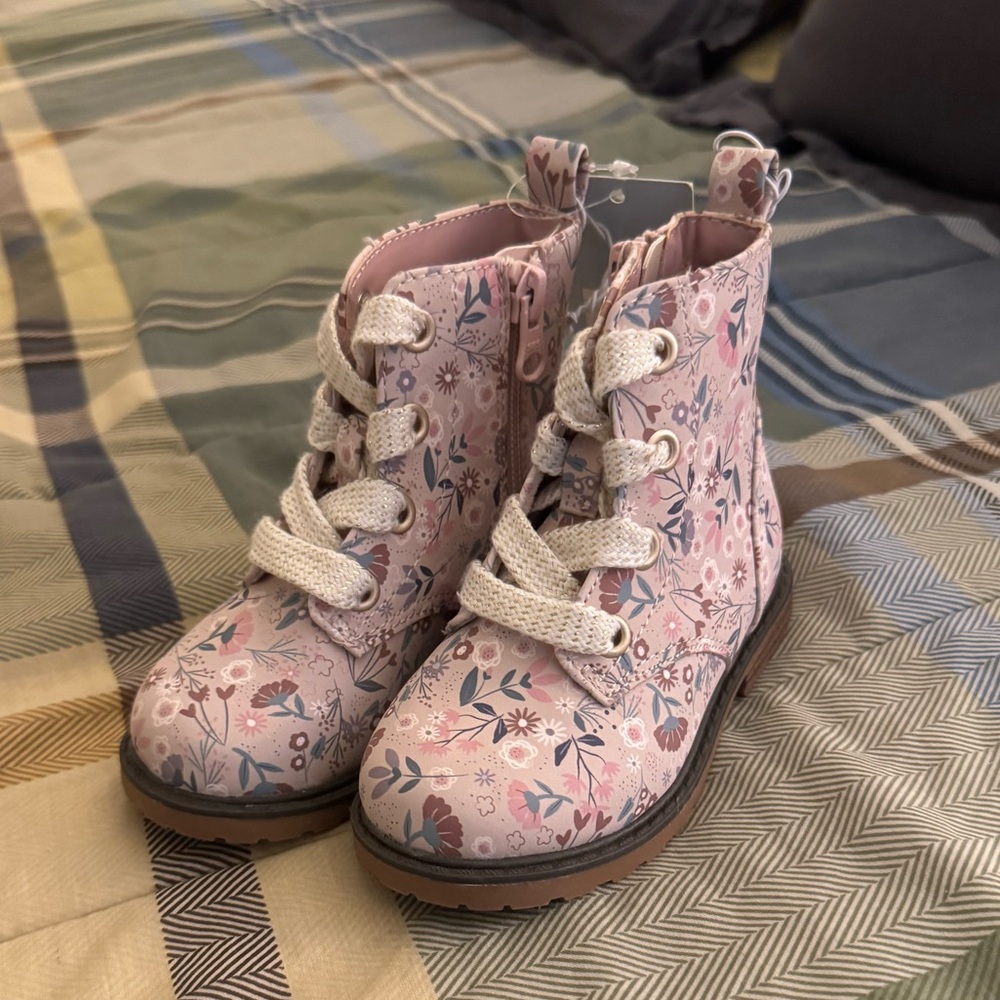 Toddler Girls Size 7 Cat and Jack Boots - NWT